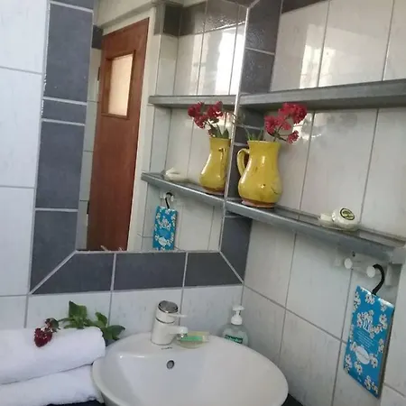 Karpathos House Apartman *